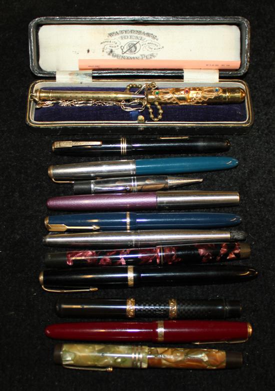 Collection of pens, including parker etc